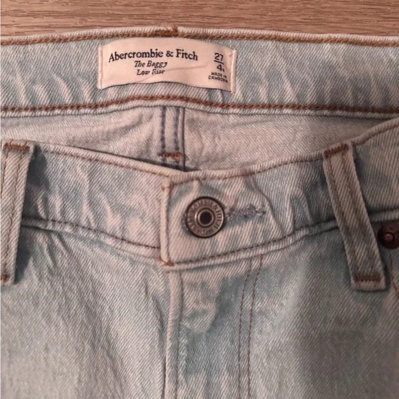 Abercrombie & Fitch Low Rise Baggy Jeans Light Wash Size 27 (4) - Picture 4 of 8